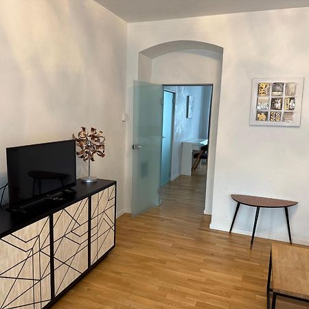 Apartment Number 4 Wina Bagian luar foto